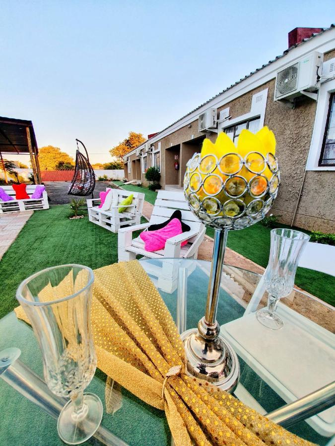 Looks Cottages Self Catering Apartments Kasane Luaran gambar