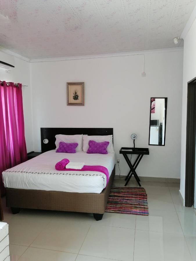 Looks Cottages Self Catering Apartments Kasane Luaran gambar