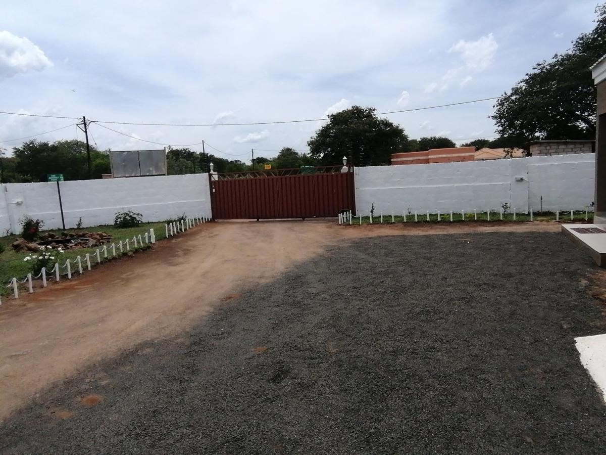 Looks Cottages Self Catering Apartments Kasane Luaran gambar