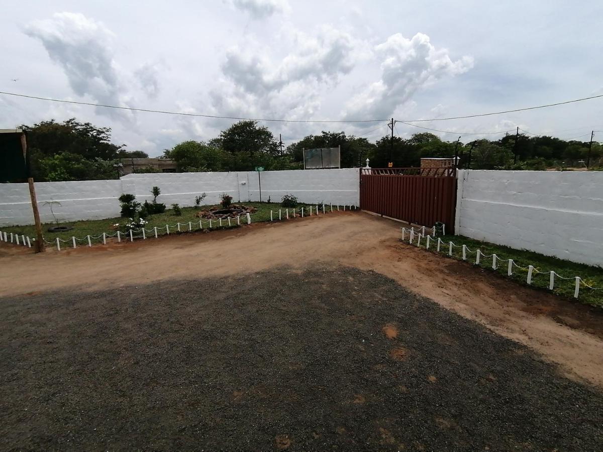 Looks Cottages Self Catering Apartments Kasane Luaran gambar
